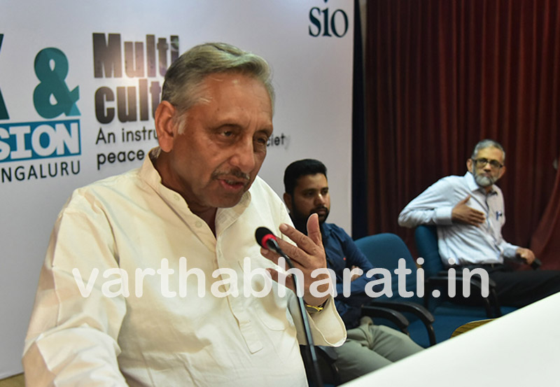 ಗೋ ಮಾಂಸ ಸೇವನೆ ಬಗ್ಗೆ ದೇಶವ್ಯಾಪಿ ಅನಗತ್ಯ ಚರ್ಚೆ: ಮಣಿಶಂಕರ್ ಅಯ್ಯರ್